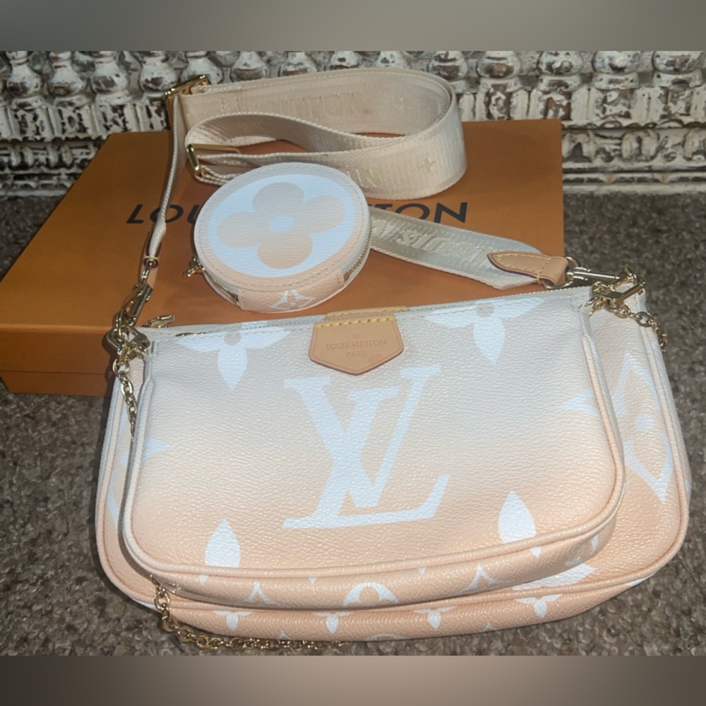 Louis Vuitton Giant Monogram Pochette Accessoires By The Pool